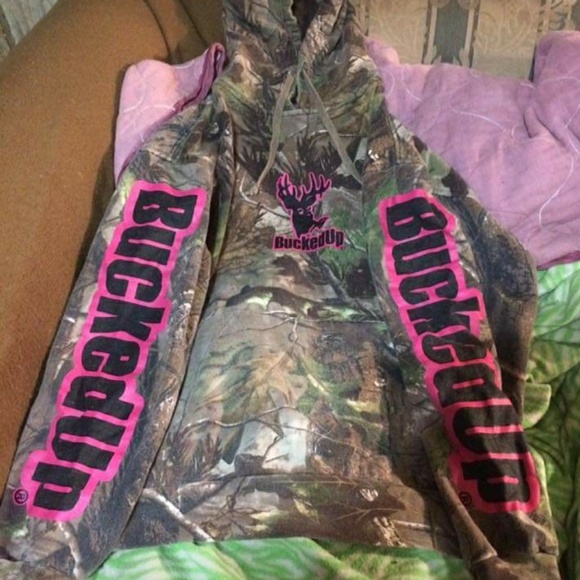 Super cute Camo and pink pullover hoodie - Picture 1 of 2